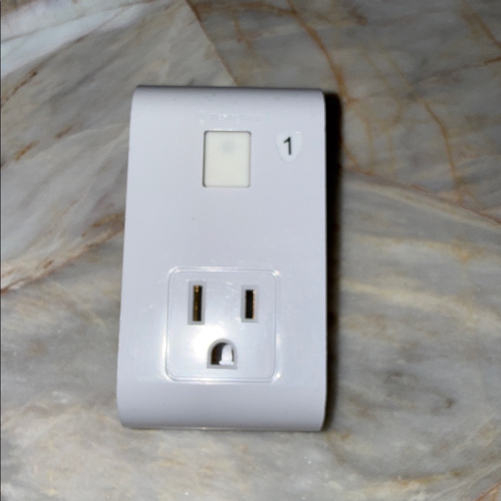 Westinghouse Wireless Remote Control Outlet Switch Model TK301‎ White Indoor